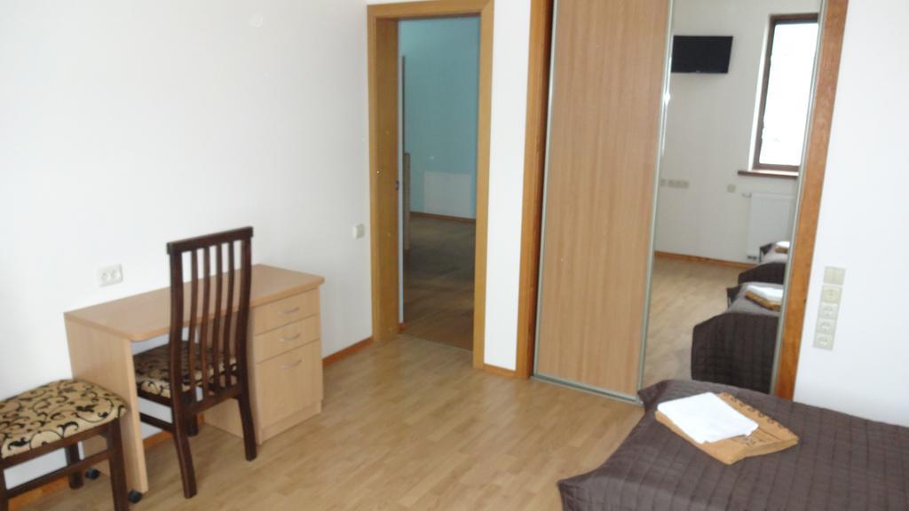 Vidu Guest House Utena Buitenkant foto